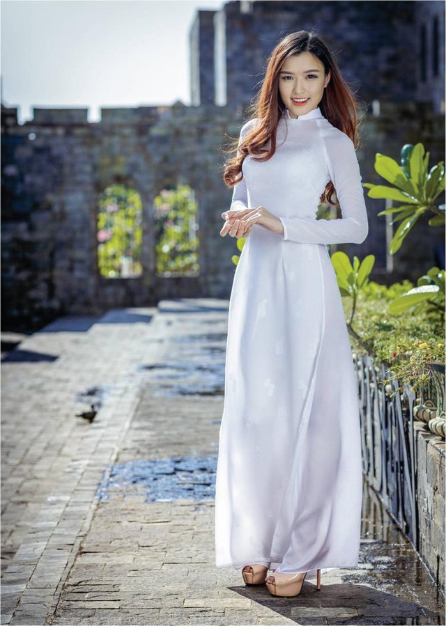 Bay bổng cùng họa tiết Henna trên áo dài nữ sinh - Ảnh 9. Bay bổng cùng họa tiết Henna trên áo dài nữ sinh - Ảnh 9.
