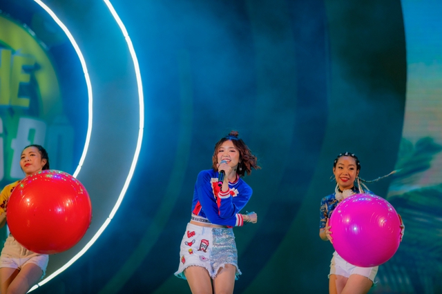 Sơn Tùng M-TP, Hồ Ngọc Hà cùng dàn ca sĩ hot “phá đảo” sân khấu mùa hè bằng loạt hit - Ảnh 1.