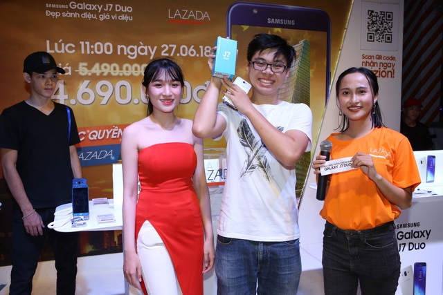 Lazada tiếp tục tung deal chớp nhoáng bán Galaxy J7 Duo giá 4,69 triệu đồng - Ảnh 1.