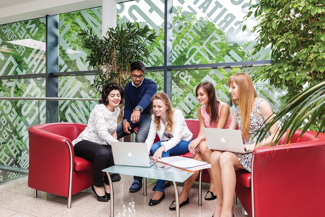 Tăng tốc sự nghiệp với ng&agrave;nh Nh&agrave; h&agrave;ng Kh&aacute;ch sạn tại &Aacute;o - Ảnh 1.