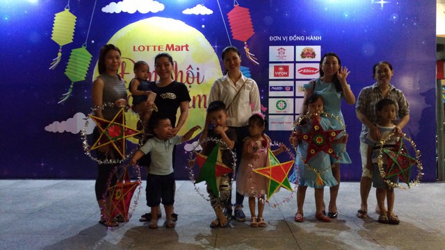 Sôi nổi hoạt động làm lồng đèn vui Trung thu tại LOTTE Mart - Ảnh 5.