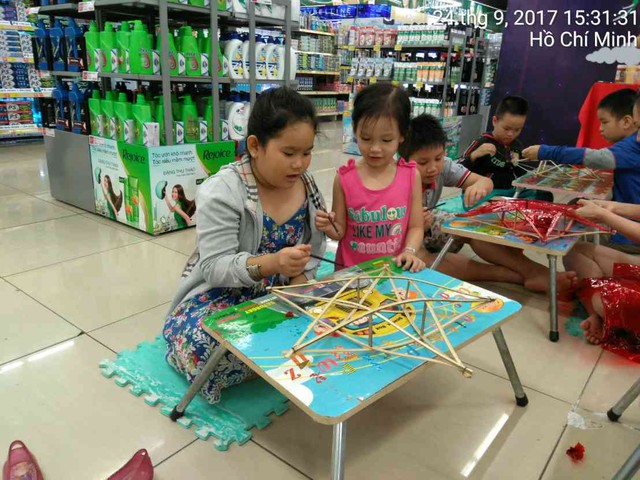 Sôi nổi hoạt động làm lồng đèn vui Trung thu tại LOTTE Mart - Ảnh 7.