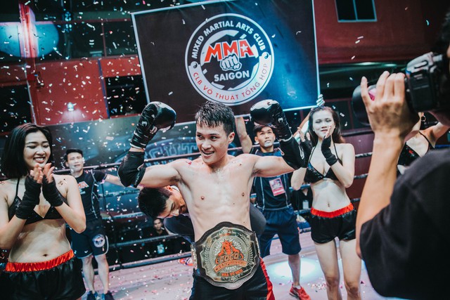 Ngọc Trinh cởi áo khoe nội y đốt cháy sàn đấu Coco Championship - Ảnh 7.