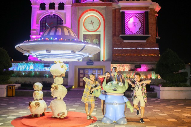 Phi&ecirc;u lưu với &ldquo;người ngo&agrave;i h&agrave;nh tinh&rdquo; ở Sun World Danang Wonders - Ảnh 1.