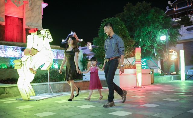 Phi&ecirc;u lưu với &ldquo;người ngo&agrave;i h&agrave;nh tinh&rdquo; ở Sun World Danang Wonders - Ảnh 2.