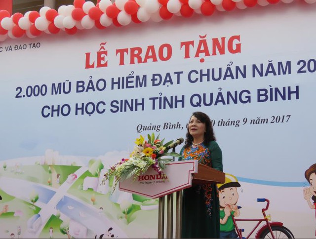 Honda Việt Nam trao tặng 2.000 mũ bảo hiểm cho học sinh tỉnh Quảng Bình - Ảnh 3.