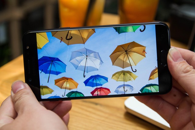 Cận cảnh Samsung Galaxy J7+: Siêu phẩm chụp ảnh ở phân khúc tầm trung - Ảnh 5.