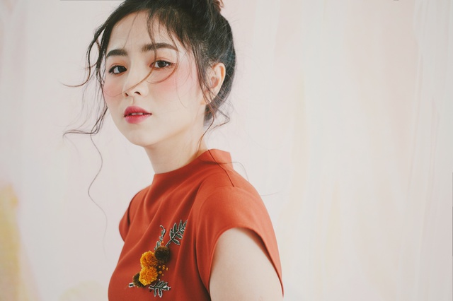 Moonlight Serenade: Bản dạ kh&uacute;c &aacute;nh trăng của họa tiết th&ecirc;u tay - Ảnh 4.