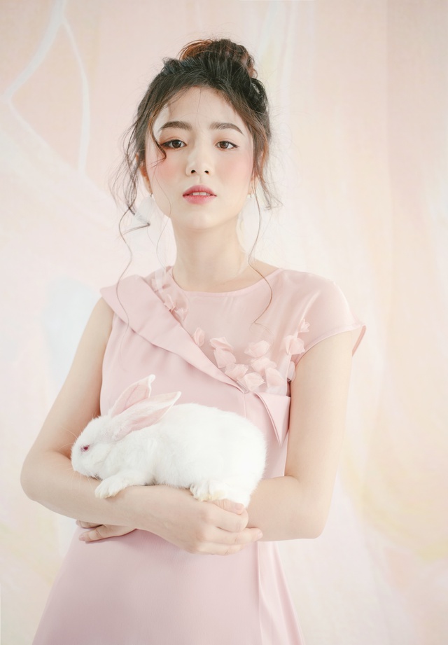 Moonlight Serenade: Bản dạ kh&uacute;c &aacute;nh trăng của họa tiết th&ecirc;u tay - Ảnh 15.