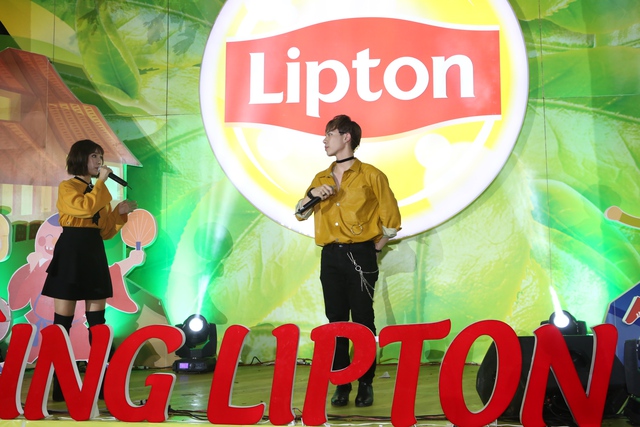 Mặc kệ mưa to, h&agrave;ng ng&agrave;n fan vẫn c&ugrave;ng Mỹ T&acirc;m, B&iacute;ch Phương, Min&hellip; rước đ&egrave;n trung thu! - Ảnh 5.