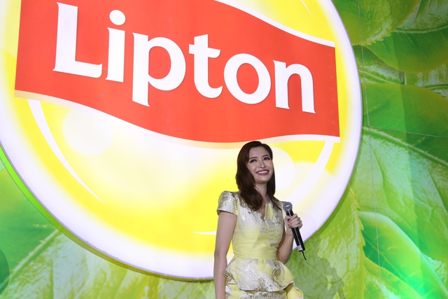 Mặc kệ mưa to, h&agrave;ng ng&agrave;n fan vẫn c&ugrave;ng Mỹ T&acirc;m, B&iacute;ch Phương, Min&hellip; rước đ&egrave;n trung thu! - Ảnh 7.