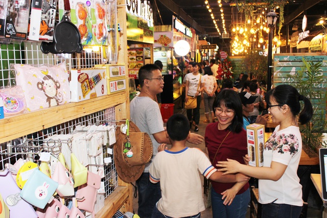 Giới trẻ Sài thành hào hứng với khu chợ ẩm thực phong cách Singapore - Ảnh 11.