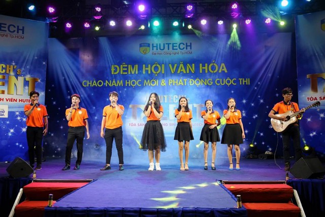 Tóc Tiên “đốn tim” sinh viên HUTECH tại sự kiện chào năm học mới - Ảnh 4.