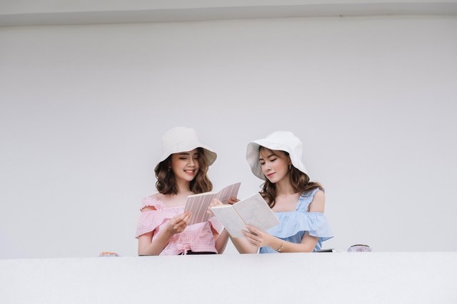 Diện đồ ton-sur-ton chất lừ đón mùa mới với cô bạn thân - Ảnh 15.