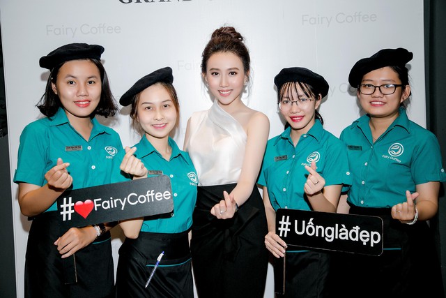 Đến Fairy Coffee kh&aacute;m ph&aacute; c&aacute;c m&oacute;n &ldquo;uống l&agrave; đẹp&rdquo; của diễn vi&ecirc;n Huỳnh Hồng Loan - Ảnh 3.