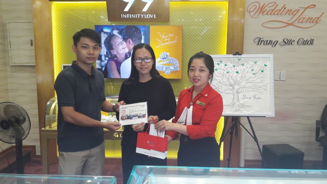 Bất ngờ tr&uacute;ng kỳ nghỉ 30 triệu đồng từ trang sức cưới DOJI - Ảnh 1.