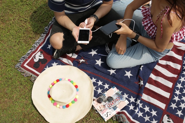 Smartphone pin “trâu” - Hành trang không thể thiếu cho những bạn trẻ mê khám phá - Ảnh 2.