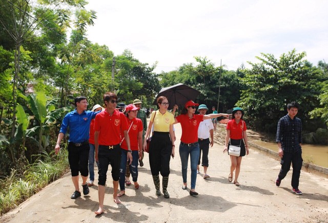 Công ty bảo vệ Long Hoàng cùng Hoa hậu Bùi Thị Hà cứu trợ đồng bào tại Thanh Hóa - Ảnh 3.