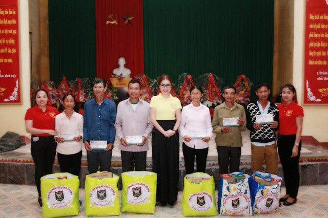 Công ty bảo vệ Long Hoàng cùng Hoa hậu Bùi Thị Hà cứu trợ đồng bào tại Thanh Hóa - Ảnh 7.