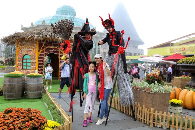 Lạc vào thế giới hắc ám vui nhộn tại Sun World Ba Na Hills mùa Halloween - Ảnh 1.