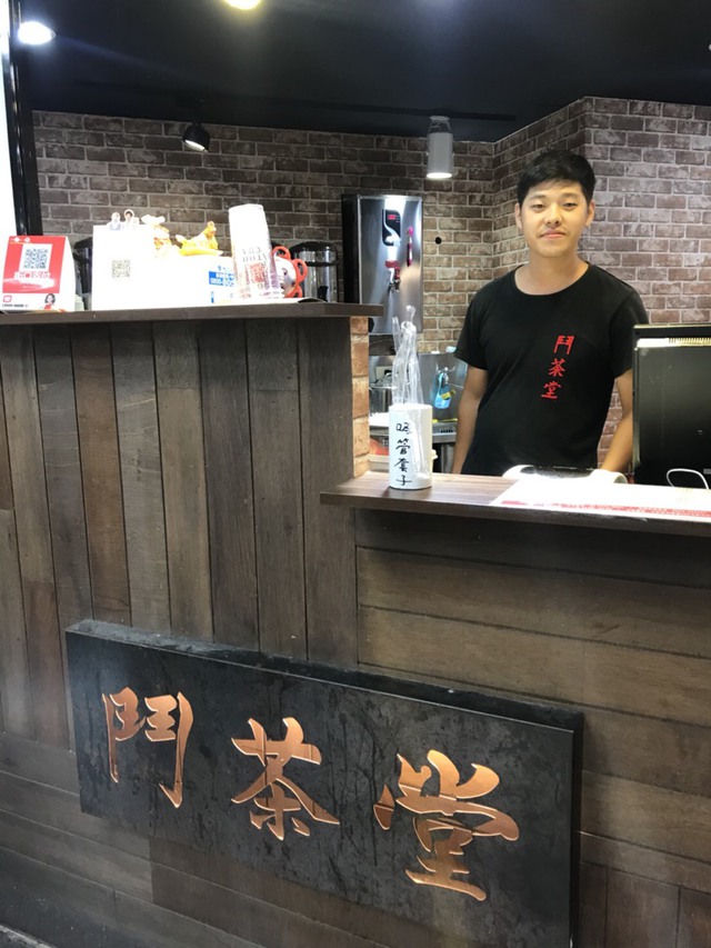 Muốn uống tr&agrave; sữa, phải chậm r&atilde;i! - Ảnh 1.