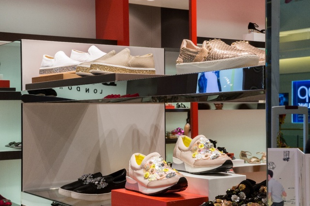 Kh&aacute;m ph&aacute; cửa h&agrave;ng Dune London đầu ti&ecirc;n tại Việt Nam - Ảnh 6.