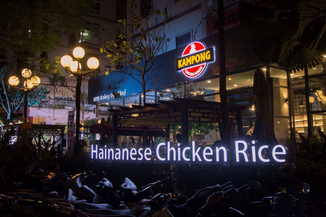 Hot food blogger tưng bừng trải nghiệm không gian nhà hàng Kampong Chicken House Hoàng Đạo Thúy - Ảnh 1.