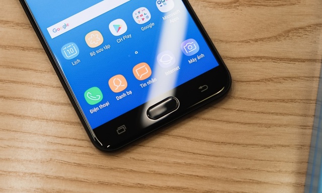 Chi&ecirc;m ngưỡng Galaxy J7+ mỏng - nhẹ - mượt m&agrave; vừa được b&aacute;n ra tại thị trường Việt Nam - Ảnh 6.