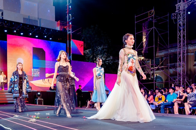 Màn trình diễn đặc sắc của sinh viên Thiết kế thời trang Văn Lang tại đêm hội “Futuristic” - Ảnh 4.