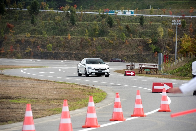 Trải nghiệm Honda Clarity FCV và Clarity PHEV tại đường đua Twin Ring Motegi - Ảnh 2.