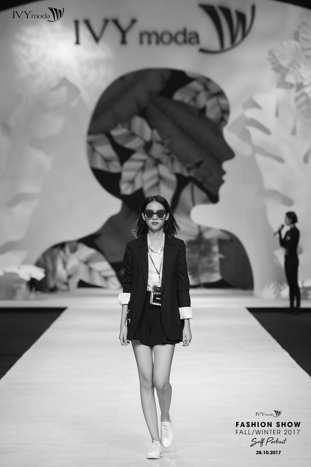 Sau The Face, Hoàng Thuỳ - Minh Tú lại lạnh lùng khi chạm mặt nhau trên sàn diễn thủ đô - Ảnh 4.