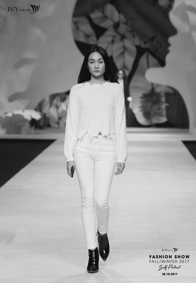 Sau The Face, Hoàng Thuỳ - Minh Tú lại lạnh lùng khi chạm mặt nhau trên sàn diễn thủ đô - Ảnh 5.