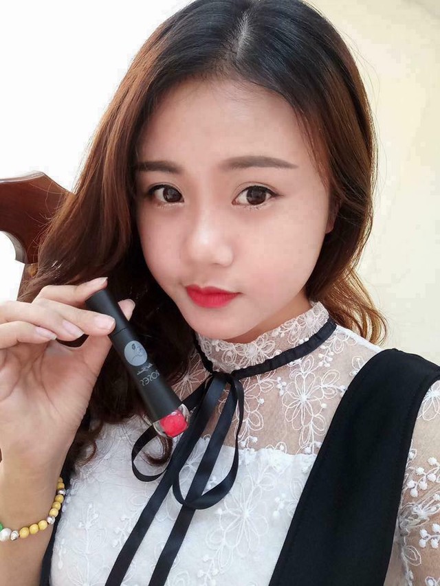 Tuyệt chi&ecirc;u sở hữu thỏi son kem l&igrave; Roses Matte Lipstick​&nbsp;&ldquo;chuẩn kh&ocirc;ng cần chỉnh&rdquo; - Ảnh 4.
