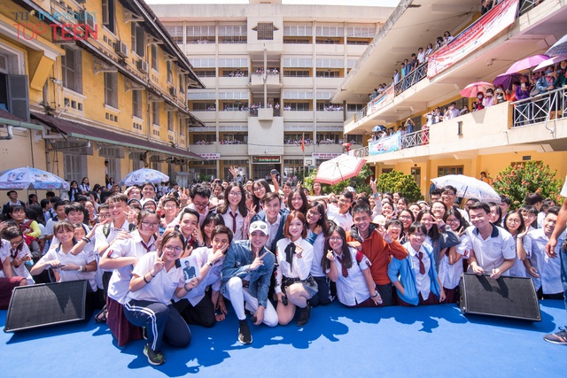 Teen S&agrave;i th&agrave;nh b&ugrave;ng nổ, teen H&agrave; th&agrave;nh thấp thỏm v&igrave; bất ngờ được h&aacute;t chung với Soobin v&agrave; Suni ngay tại trường - Ảnh 6.
