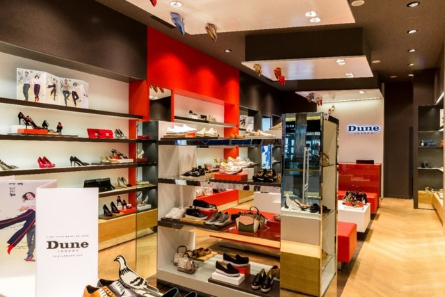 Tăng Thanh Hà, Phillip Nguyễn cùng Kim Nhung dự khai trương thương hiệu giày đến từ Anh Quốc - Ảnh 7.