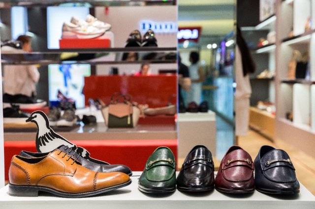 Tăng Thanh Hà, Phillip Nguyễn cùng Kim Nhung dự khai trương thương hiệu giày đến từ Anh Quốc - Ảnh 10.