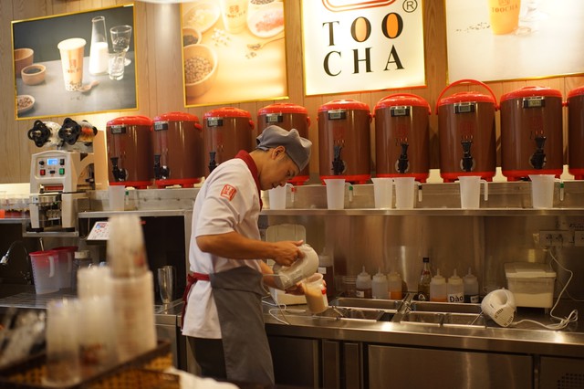 Kh&aacute;m ph&aacute; thực đơn độc đ&aacute;o của tr&agrave; sữa Too Cha - Ảnh 1.
