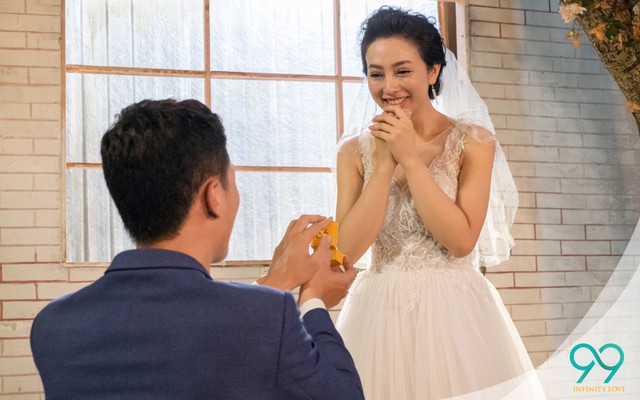 C&ocirc; g&aacute;i n&agrave;o cũng mơ ước, c&oacute; được lời cầu h&ocirc;n từ người m&igrave;nh y&ecirc;u nhất - Ảnh 1.