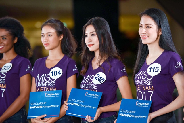 Người đứng sau khả năng tự tin nói tiếng Anh của thí sinh Hoa hậu Hoàn vũ Việt Nam 2017 - Ảnh 7.