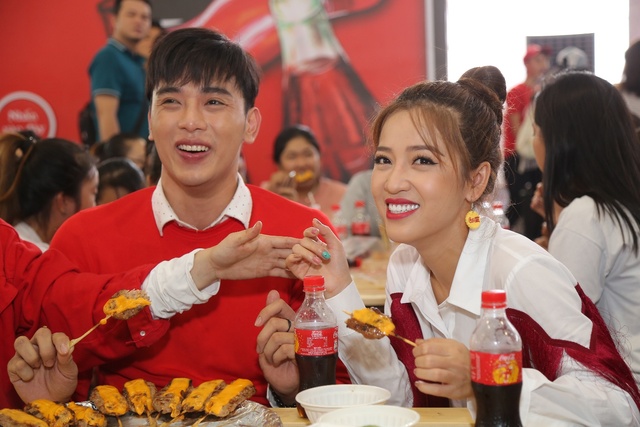 Hàng nghìn bạn trẻ ăn uống hả hê tại lễ hội ẩm thực đường phố Coca-Cola - Ảnh 12.