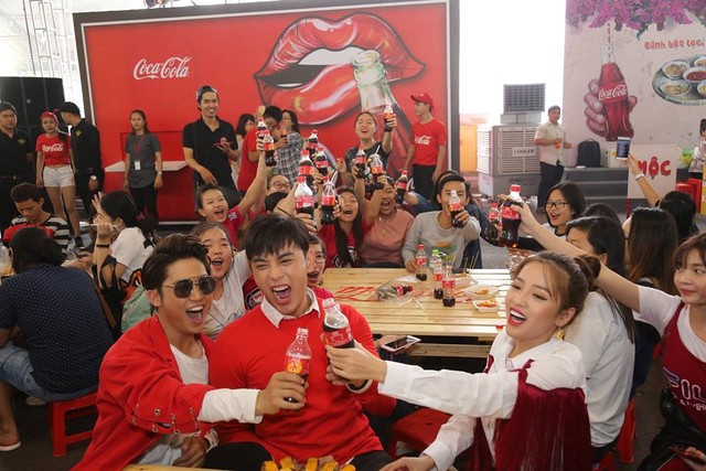 Hàng nghìn bạn trẻ ăn uống hả hê tại lễ hội ẩm thực đường phố Coca-Cola - Ảnh 13.