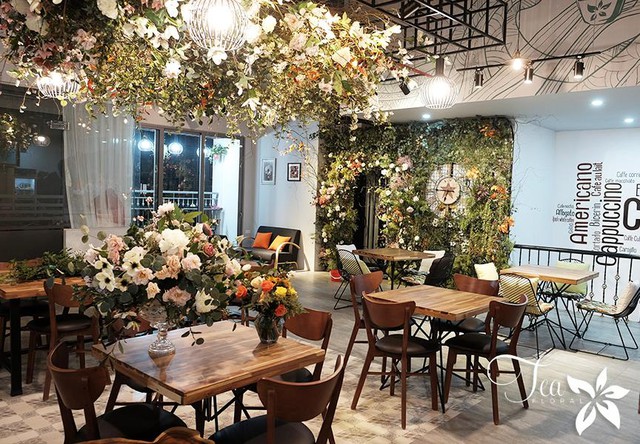 Khám phá quán cafe hoa lãng mạn như phim ngôn tình tại Times City - Ảnh 1.
