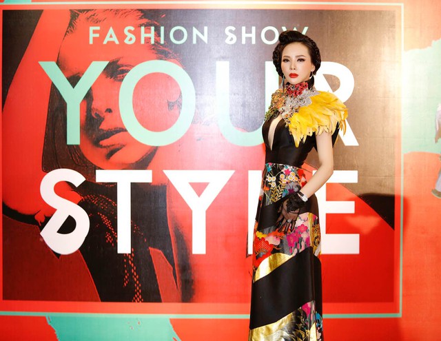 Á Hậu Ngọc Quỳnh gây chú ý tại họp báo sự kiện “Thời trang Ứng dụng – Your Style Fashion Show” - Ảnh 1.