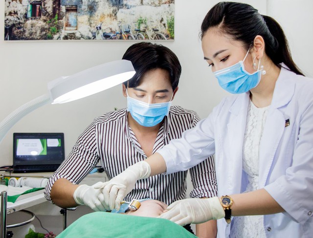 Thầy Phến bỏ c&ocirc; gi&aacute;o T&acirc;m đi dạy nghề thẩm mỹ - Ảnh 2.