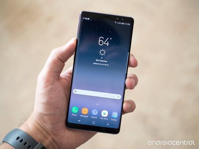 Xu hướng smartphone 2018: Chuyển sang d&ugrave;ng m&agrave;n h&igrave;nh AMOLED thay v&igrave; LCD - Ảnh 5.