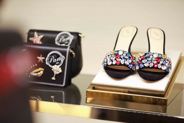 Ngắm trọn BST túi xách đến từ thương hiệu Thái đang được các “IT girl” mê mẩn - Ảnh 6. Ngắm trọn BST túi xách đến từ thương hiệu Thái đang được các “IT girl” mê mẩn - Ảnh 6.