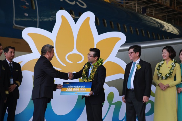 Vietnam Airlines tổ chức sự kiện đặc biệt ch&agrave;o đ&oacute;n h&agrave;nh kh&aacute;ch thứ 200 triệu - Ảnh 6.