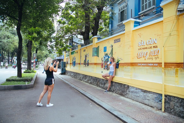 Bất ngờ trước những góc phố đẹp lạ đầy màu sắc tại Hà Nội và TP.HCM - Ảnh 6.