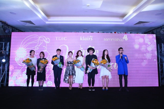 Sơn T&ugrave;ng M-TP lại khiến fan H&agrave; Nội đi&ecirc;n đảo trong sự kiện cực hot cuối năm 2017 - Ảnh 7.