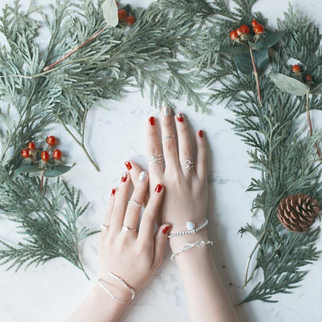 Lấp l&aacute;nh đ&ecirc;m Gi&aacute;ng sinh c&ugrave;ng BST &ldquo;Magic of Christmas&rdquo; collection - Shimmer Silver - Ảnh 12.